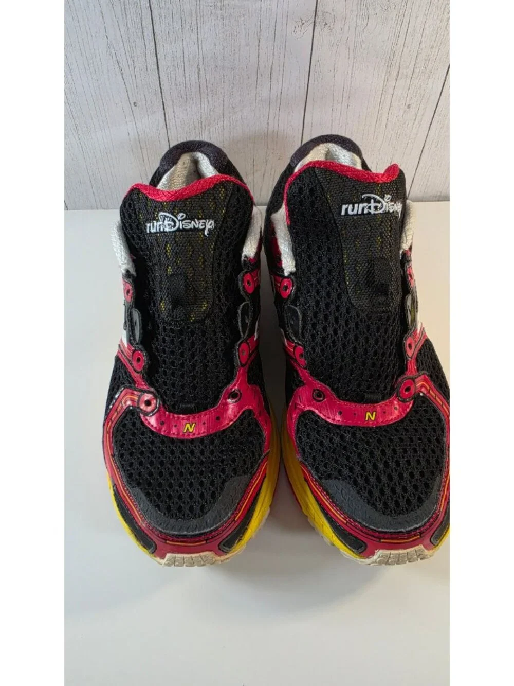 NEW BALANCE 860 V3 RUN DISNEY MICKEY MOUSE BLACK RED YELLOW RUNNING SHOES M 8.5
